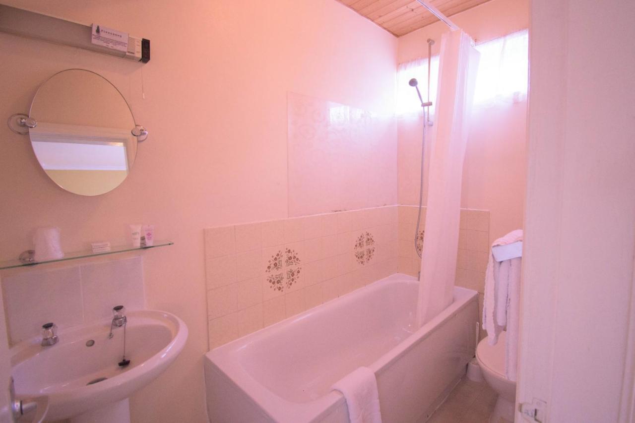 Pinegrove Hotel Карлайл Екстериор снимка
