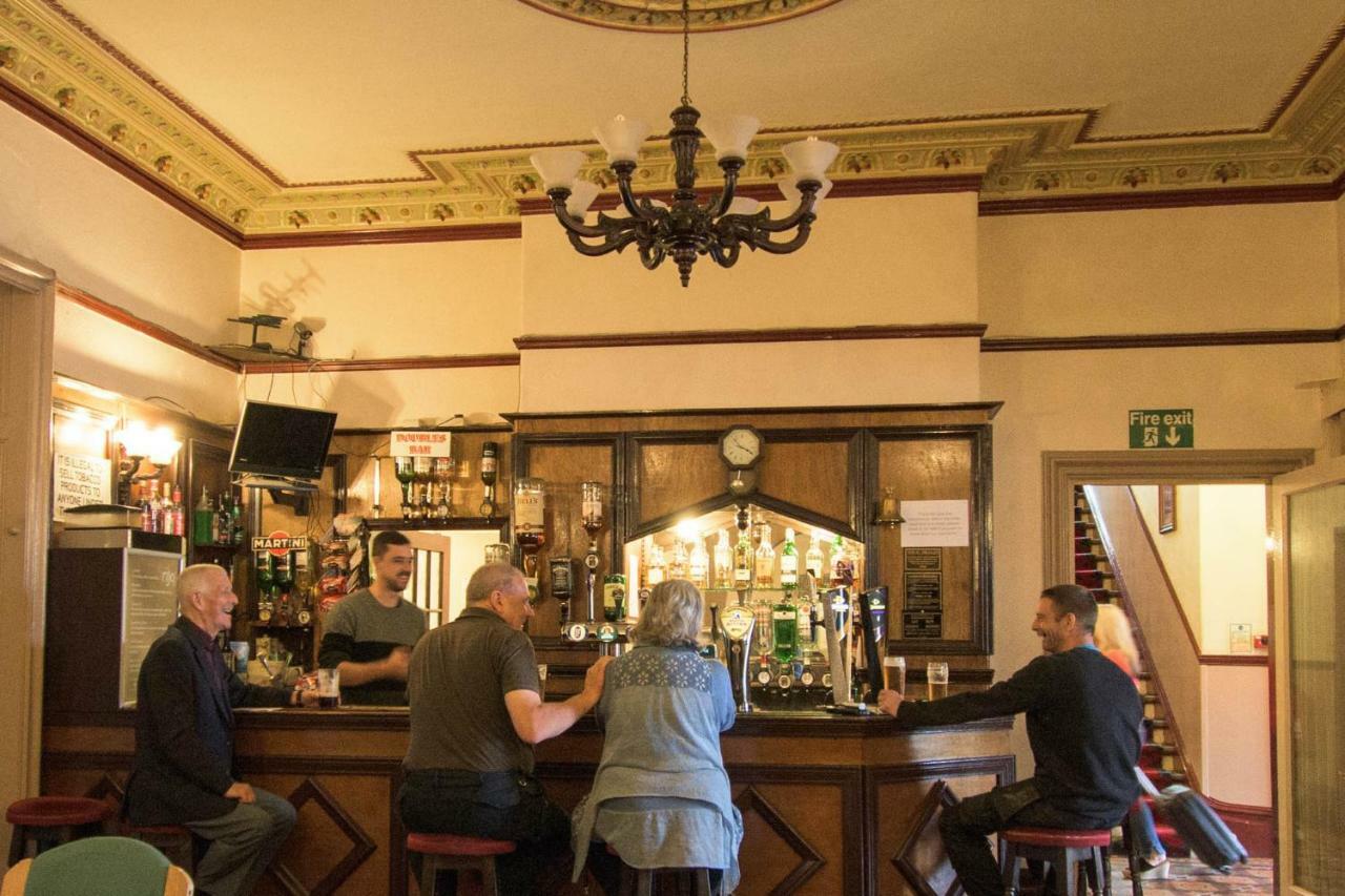 Pinegrove Hotel Карлайл Екстериор снимка