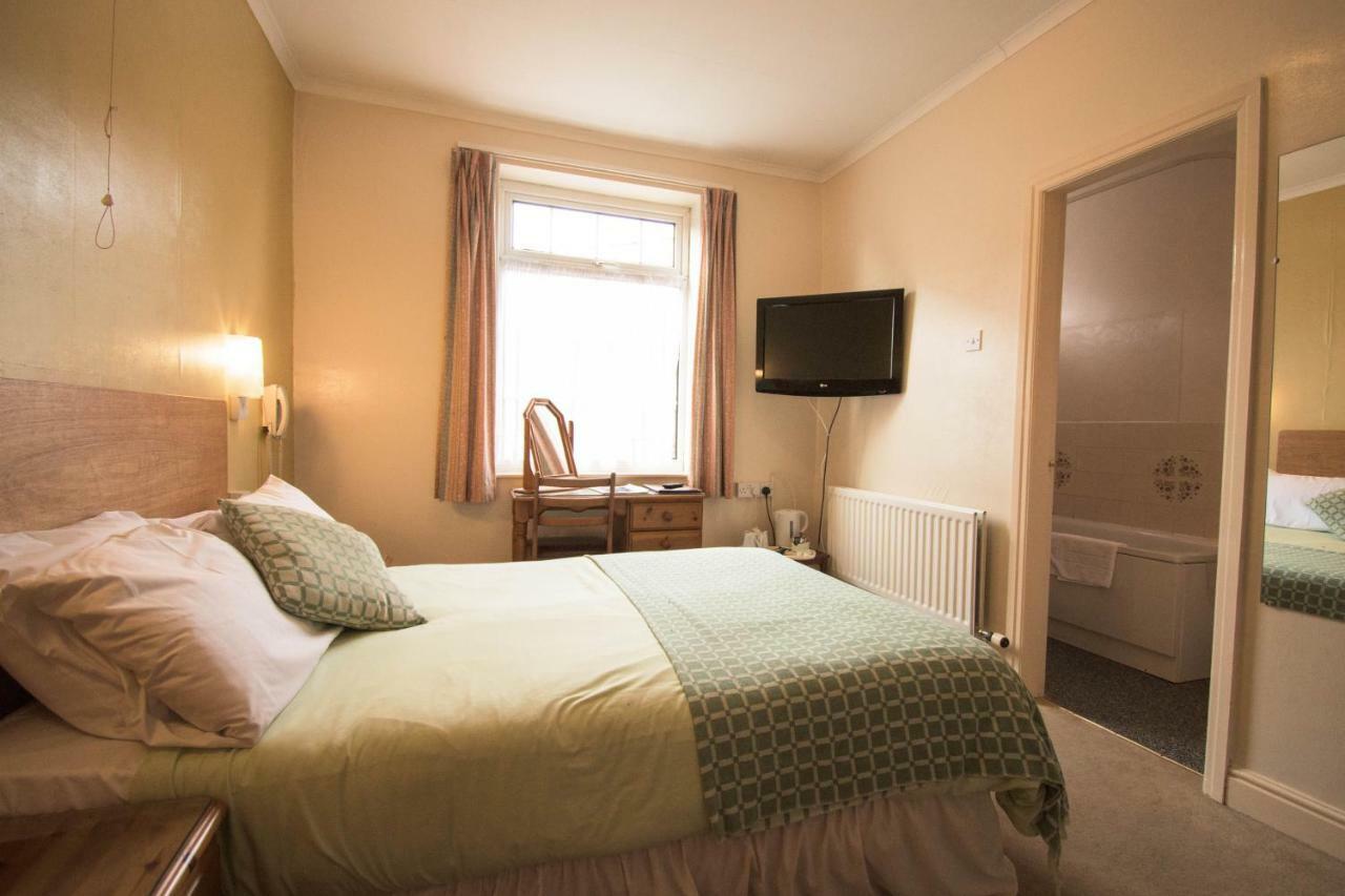 Pinegrove Hotel Карлайл Екстериор снимка