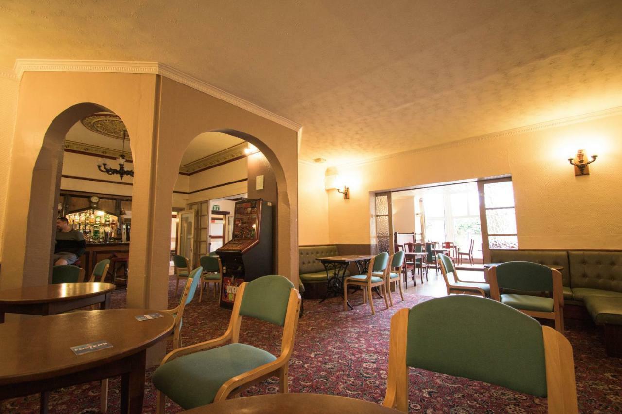 Pinegrove Hotel Карлайл Екстериор снимка