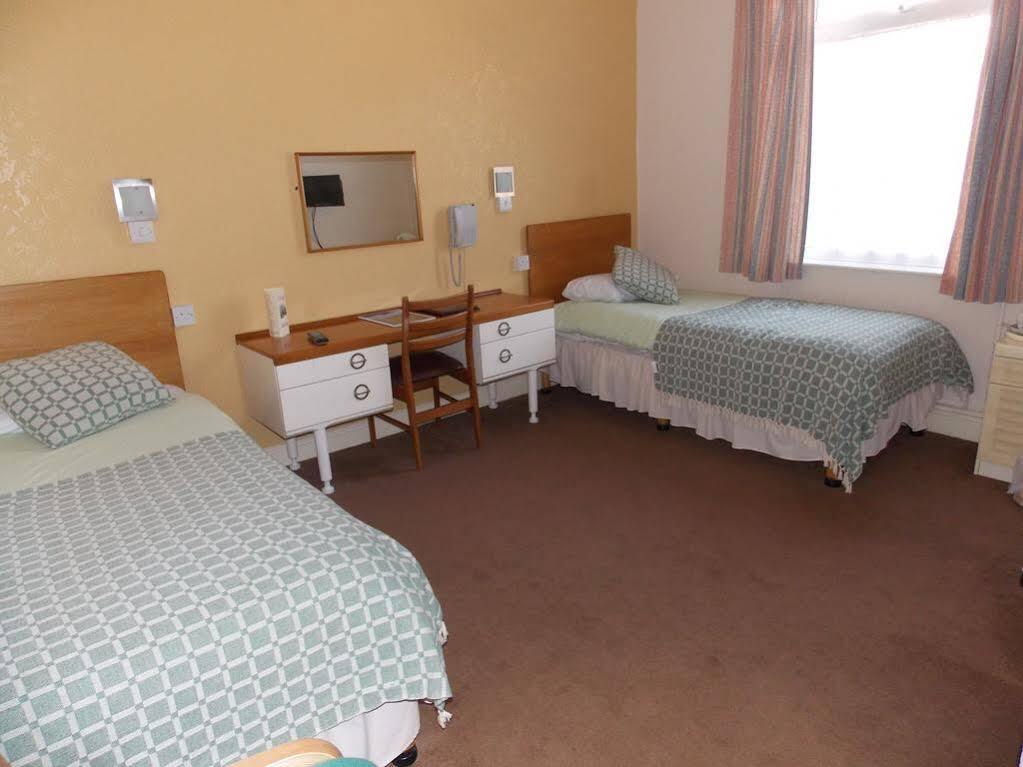 Pinegrove Hotel Карлайл Екстериор снимка